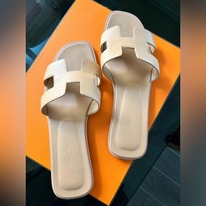 Authentic Hermes Oran Sandals in Granit Rose - size 37.5 / US 7.5